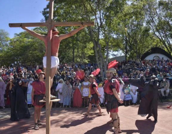 Semana Santa en Misiones: desde el vía crucis en Cerro Monje hasta el Pesanké en Apóstoles