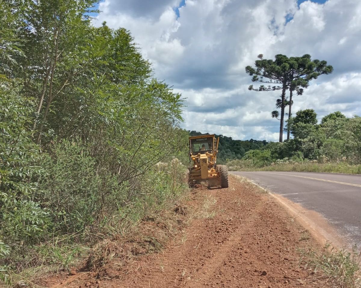 San Pedro: realizan trabajos de mantenimiento de las banquinas de la Ruta Provincial Nº 27