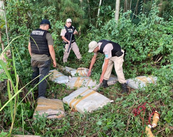 Misiones: Prefectura secuestró más de 900 kilos de marihuana 