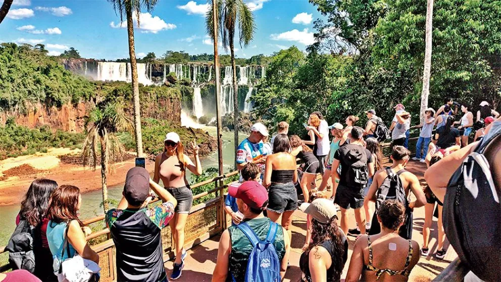 Finde XXL: casi 25 mil turistas en Cataratas