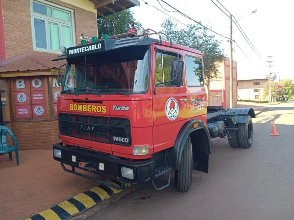 Empresas donaron vehículos a los bomberos voluntarios de Montecarlo 