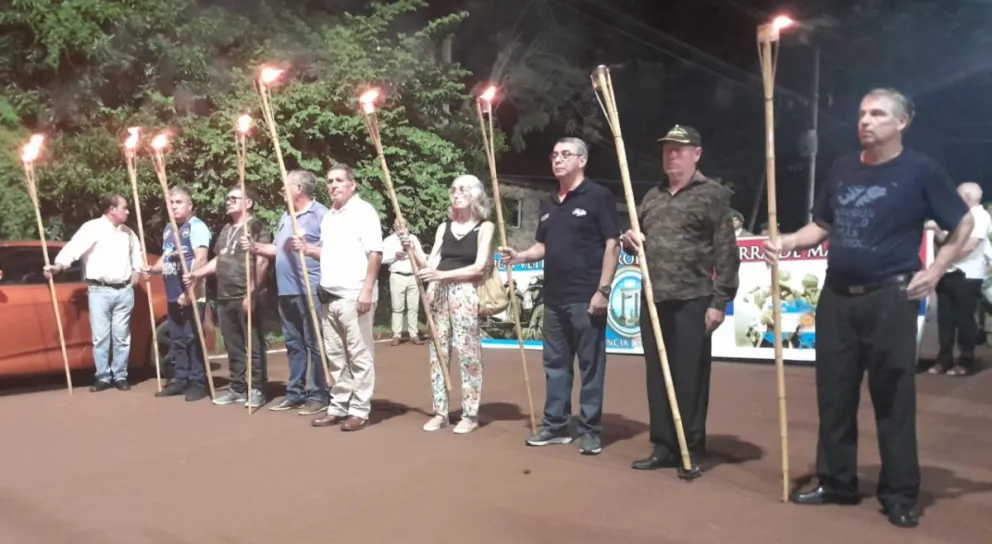 Apóstoles vivió una emotiva vigilia en el marco del Día del Veterano y los Caídos en la Guerra de Malvinas 