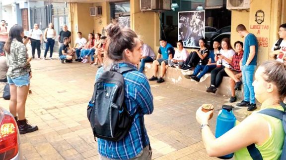 Estudiantes en lucha contra los ajustes en el comedor