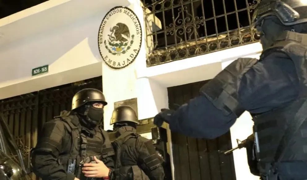 La Policía de Ecuador entró a la embajada mexicana para detener al exvicepresidente