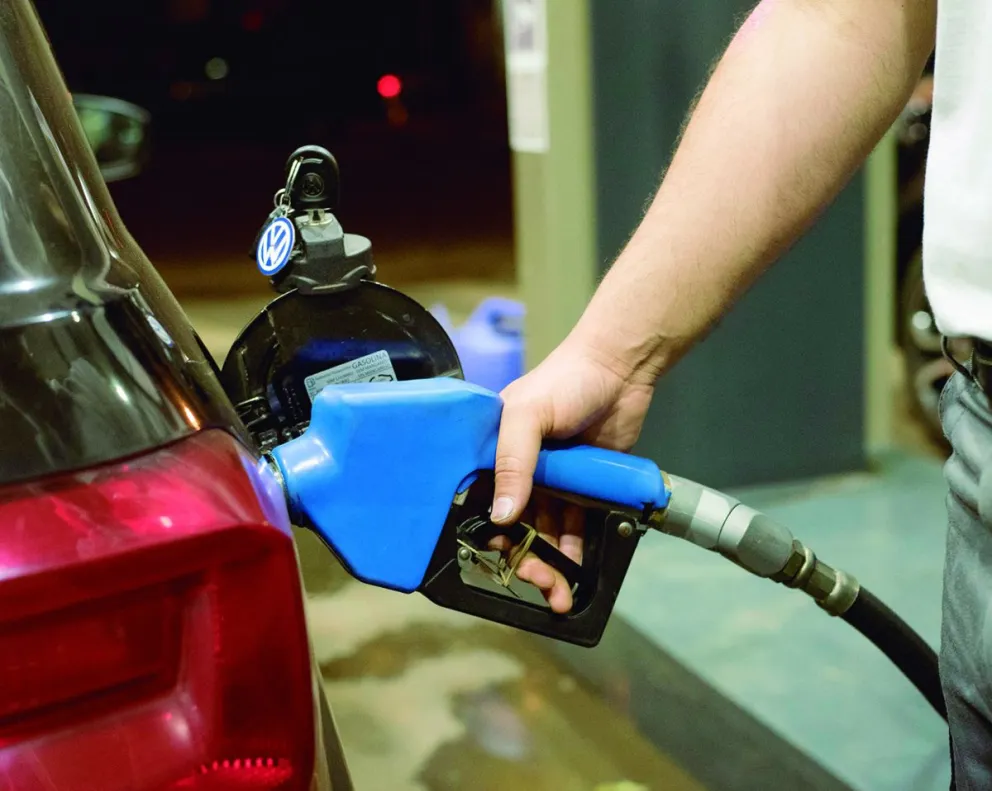 Nación autorizó el autodespacho de combustible en toda Argentina mientras las ventas siguen cayendo imagen-6