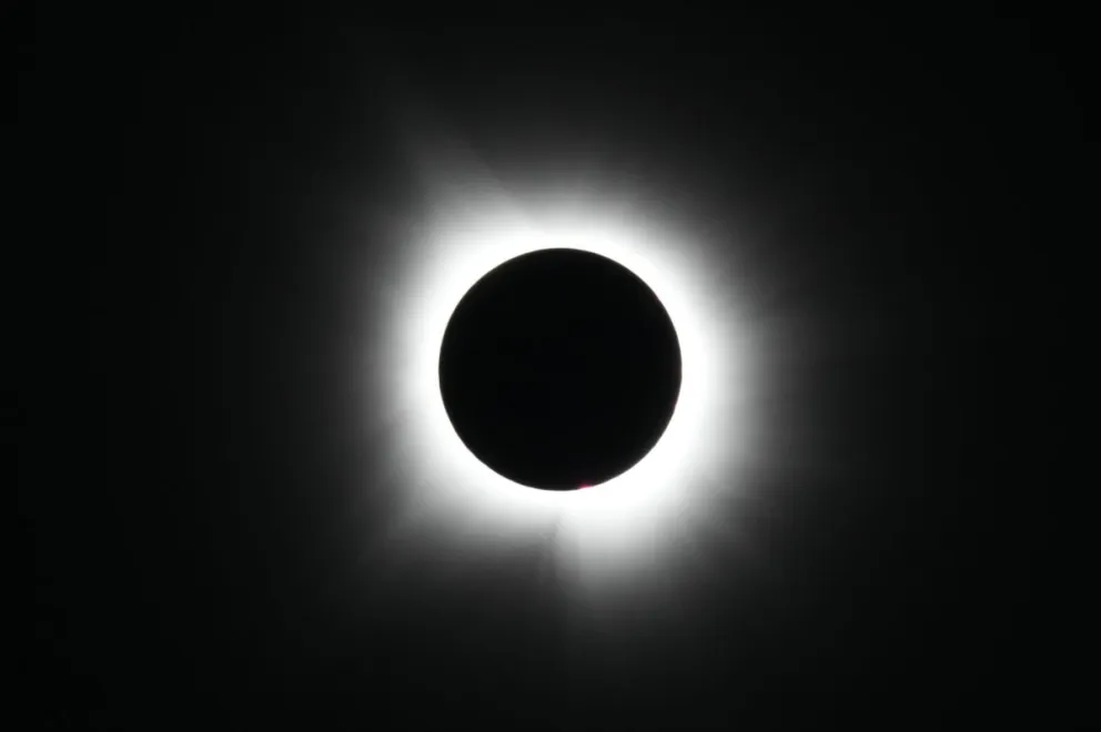 Eclipse total de Sol oscurece los cielos en una franja de Norteamérica