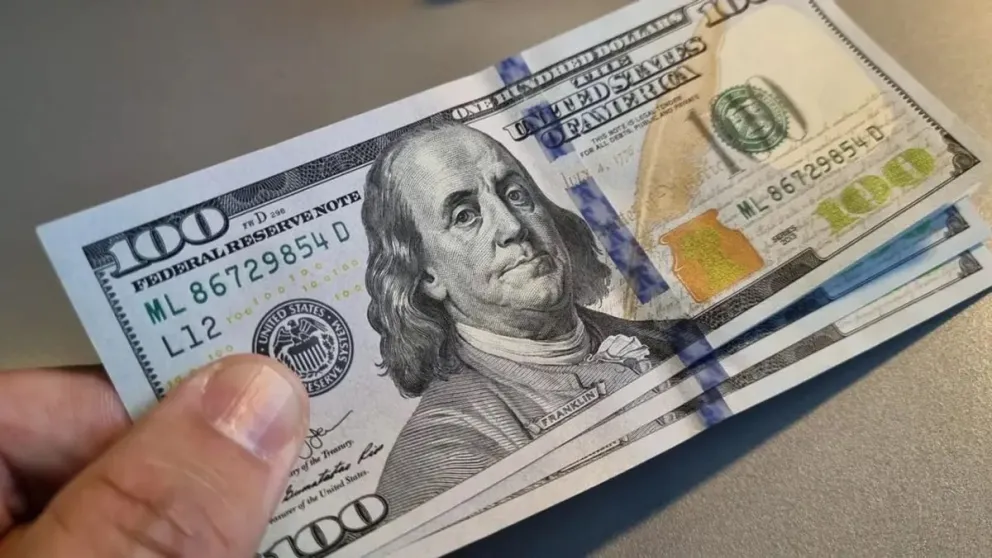 El dólar blue sube por primera vez en el mes y alcanza nuevamente los $1.000