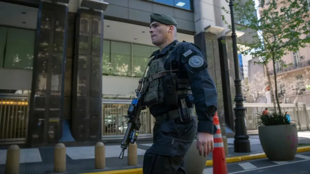 El Gobierno reforzó la seguridad en embajadas y aeropuertos tras el fallo sobre el atentado a la Amia