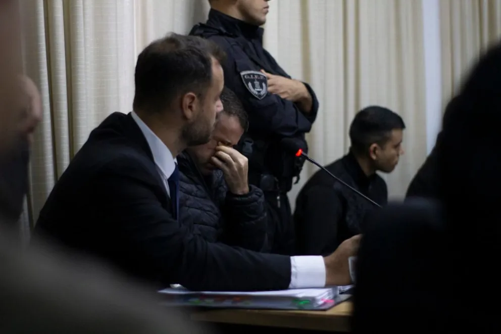 Boges lamentando una nueva prórroga, y Lohn de fondo mirando a los jueces del tribunal. //Fotos: Alex Wereszczuk.