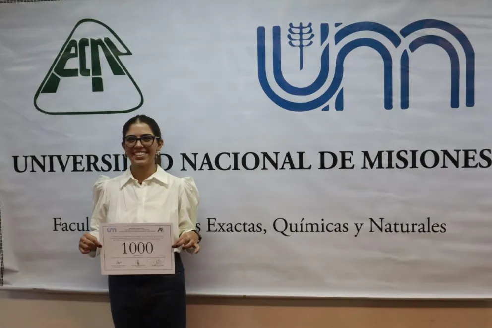 Lucía Cuniolo defendió su tesis esta mañana y se convirtió en la graduada Nº 1.000 de la carrera de Genética. //Fotos: Matías Peralta.