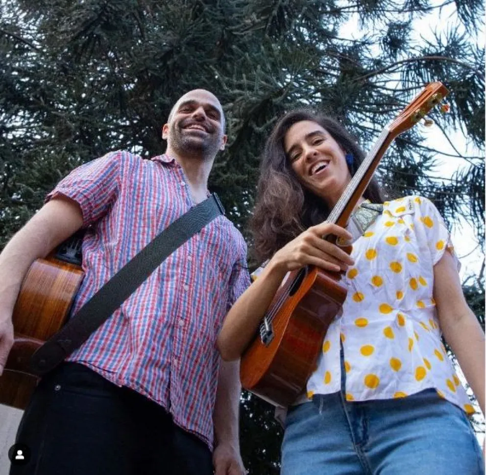 El dúo conformado por Camilo Riet y Paloma Antonietti se presenta el viernes en el Galpón de la Murga. //Fotos: Instagram 