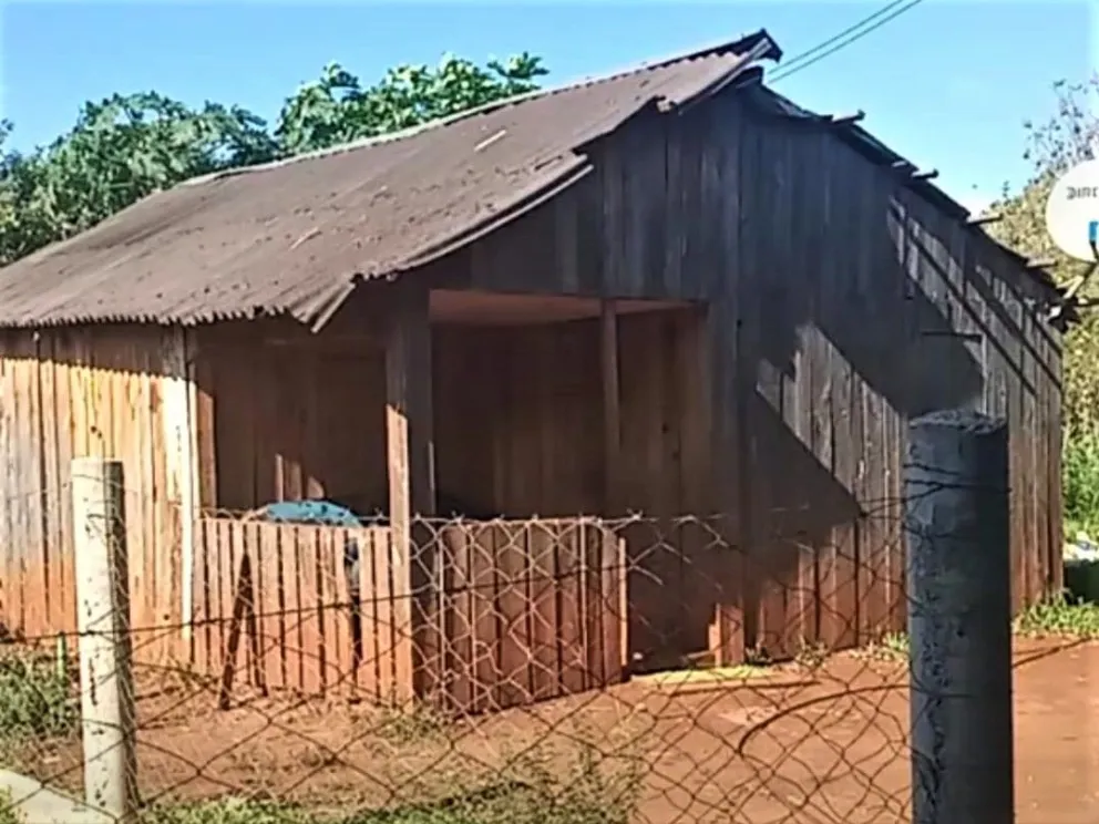 En esta casa vivía la nena junto a su mamá, ahora investigada, y otros hermanitos. //Foto: captura de video.