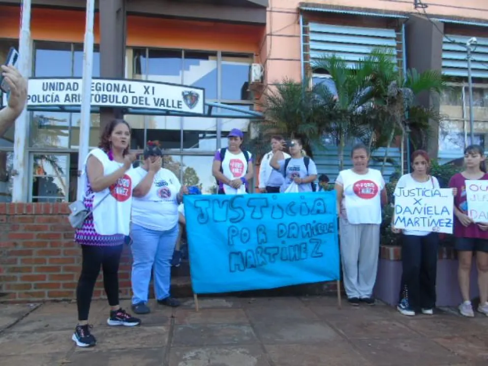 La manifestación fue realizada frente a la Unidad Regional de Aristóbulo del Valle.