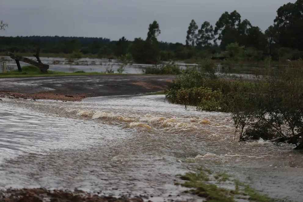 Por las precipitaciones varios arroyos se desbordaron.  Foto: Natalia Guerrero