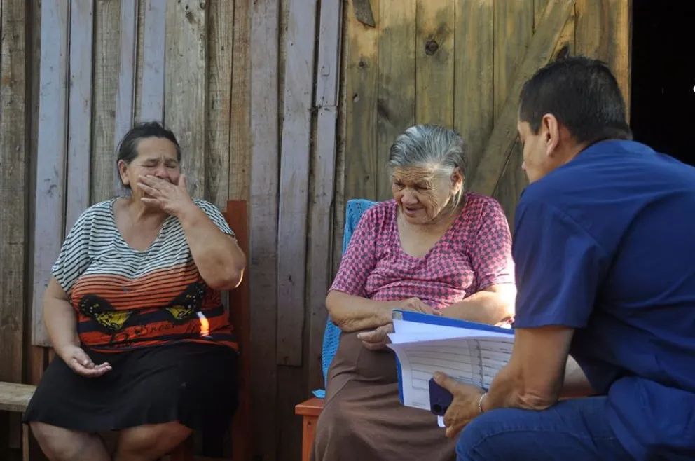 Cristina Martínez (izquierda), abuela de Atriel, junto a su madre Yolanda. //Fotos: Cristian Valdez.