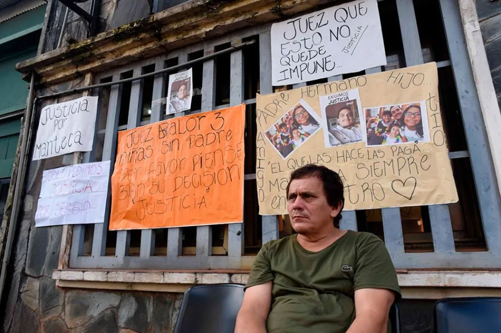 Familiares de Sergio Martínez se manifestaron en pedido de justicia frente al juzgado interviniente.  Foto: m. rodríguez