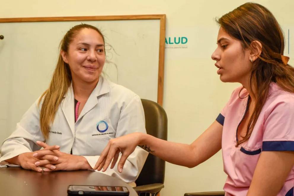 "Me interesa aprender sobre cirugías transgénero para poder aplicarlo en mi país"