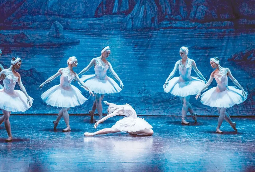 El Ballet de San Petersburgo es conocido mundialmente por su rica tradición y su excelencia en la danza clásica. 