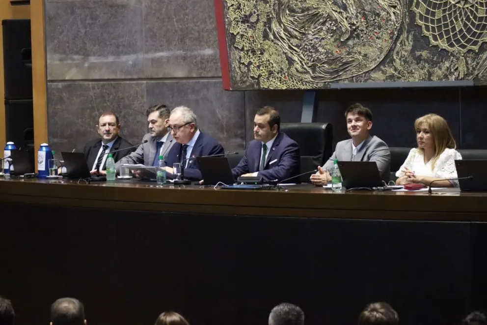 El gobernador Hugo Passalacqua y el vicegobernador Lucas Romero Spinelli en la apertura de sesiones de la Legislatura. / Foto: Matías Peralta