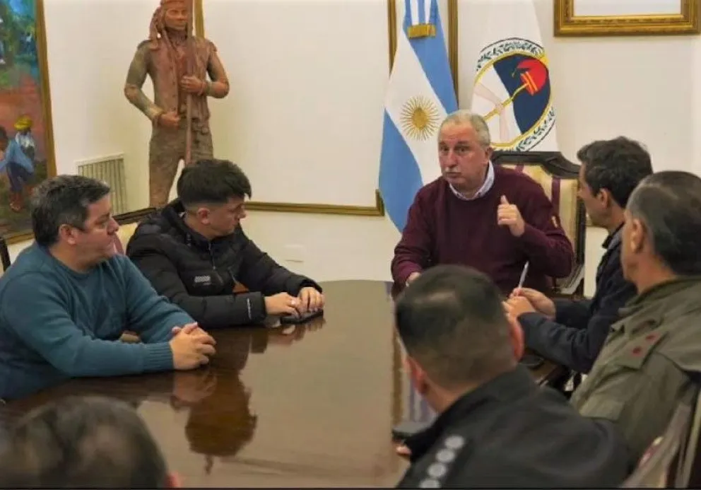 El Comité de Crisis tuvo su primera reunión operativa, encabezada por el gobernador.