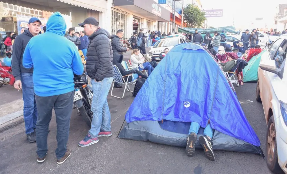Ayer se cumplió el noveno día de acampe sobre la Uruguay. //Foto: Marcelo Rodríguez.