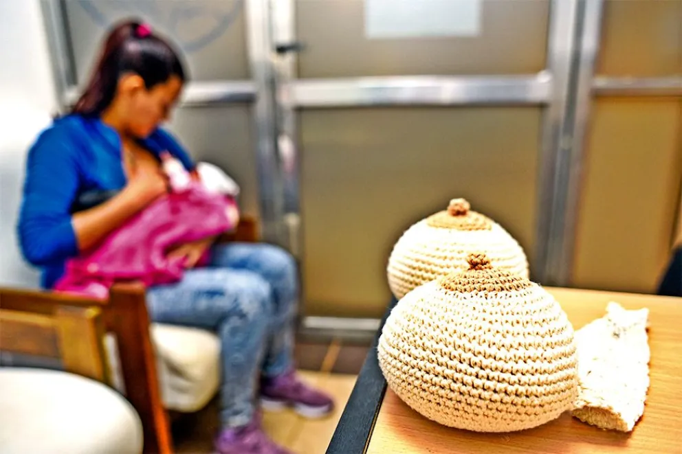 Leche materna, único alimento necesario para el bebé.  Foto: Marcelo Rodríguez