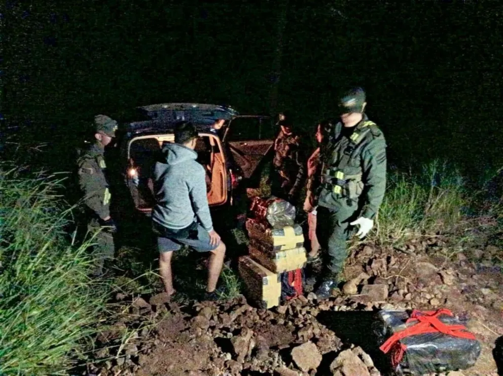 La droga era transportada en uno de los vehículos secuestrados. //Fotos: GN.