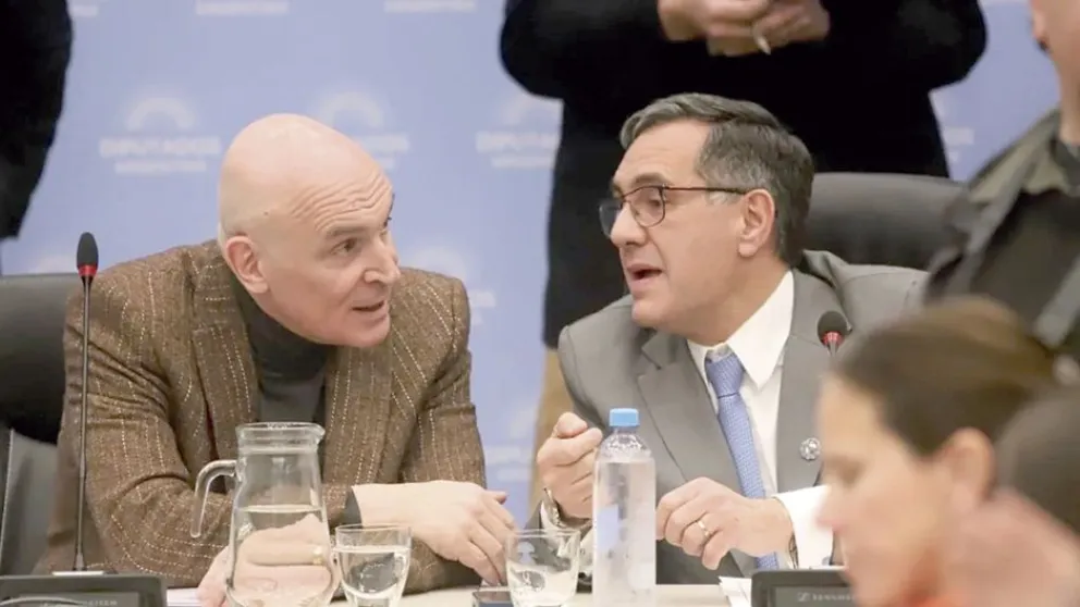 Espert y Finocchiaro intentaron sin éxito postergar el debate universitario.  
