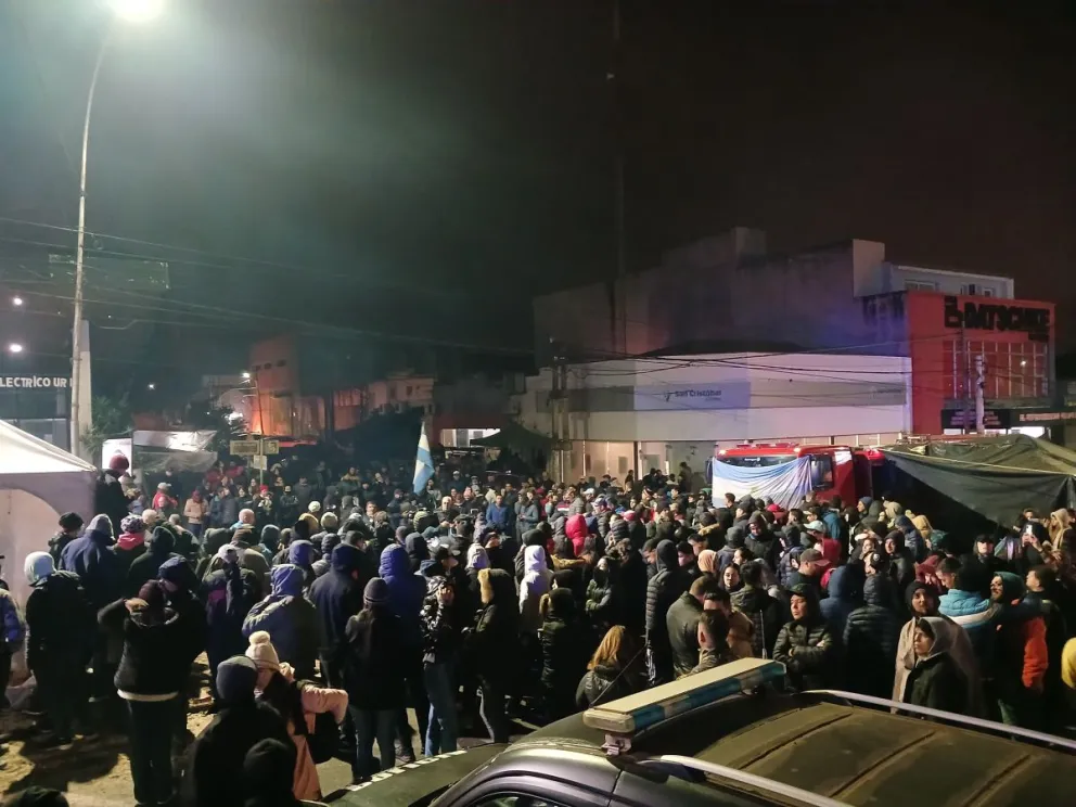 Hubo acuerdo y se levanta el acampe de los policías en la avenida Uruguay