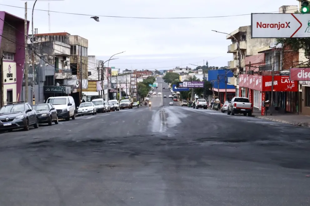 La avenida Uruguay despejada por completo, entre Trincheras de San José y la Rotonda, luego de que se levantara el acampe de la Policía. / Fotos: Matías Peralta.