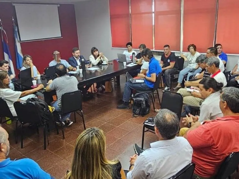 Imagen de una de las reuniones de la mesa técnica salarial docente. //Foto: Facebook.