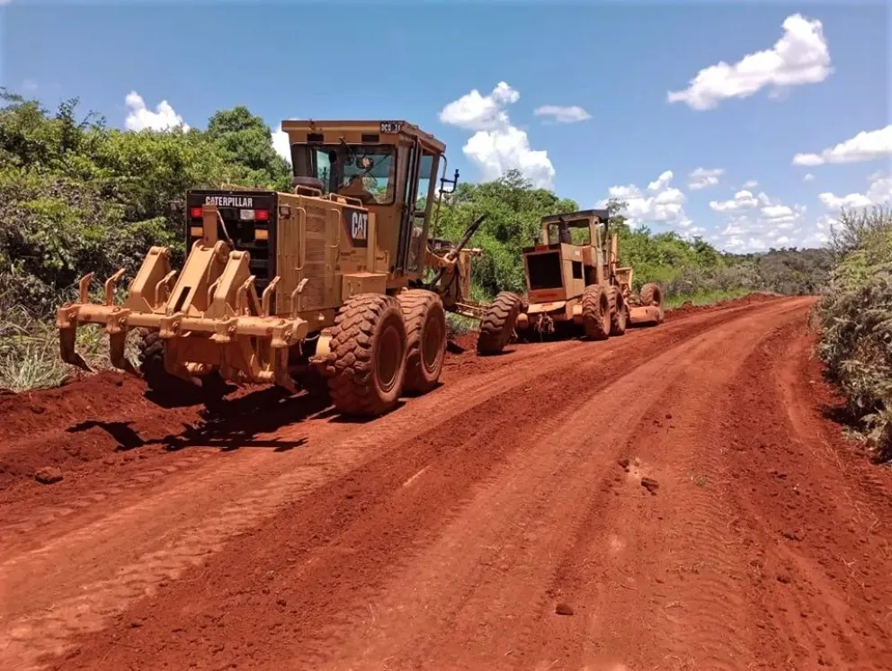 La provincia cuenta con casi 1.500 kilómetros de rutas terradas que requieren mantenimiento. //Foto: DPV.