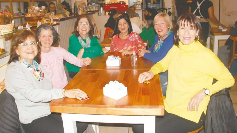Jaqueline, Susana, María Del Carmen, Norma, Lía y Liliane compartieron una agradable jornada entre amigas.
