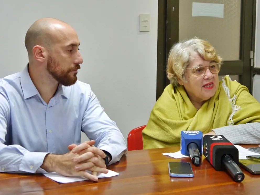 El intendente Hassan junto a Pizzutti, de la Pastoral de Adicciones. //Foto: Luciano Ferreyra.
