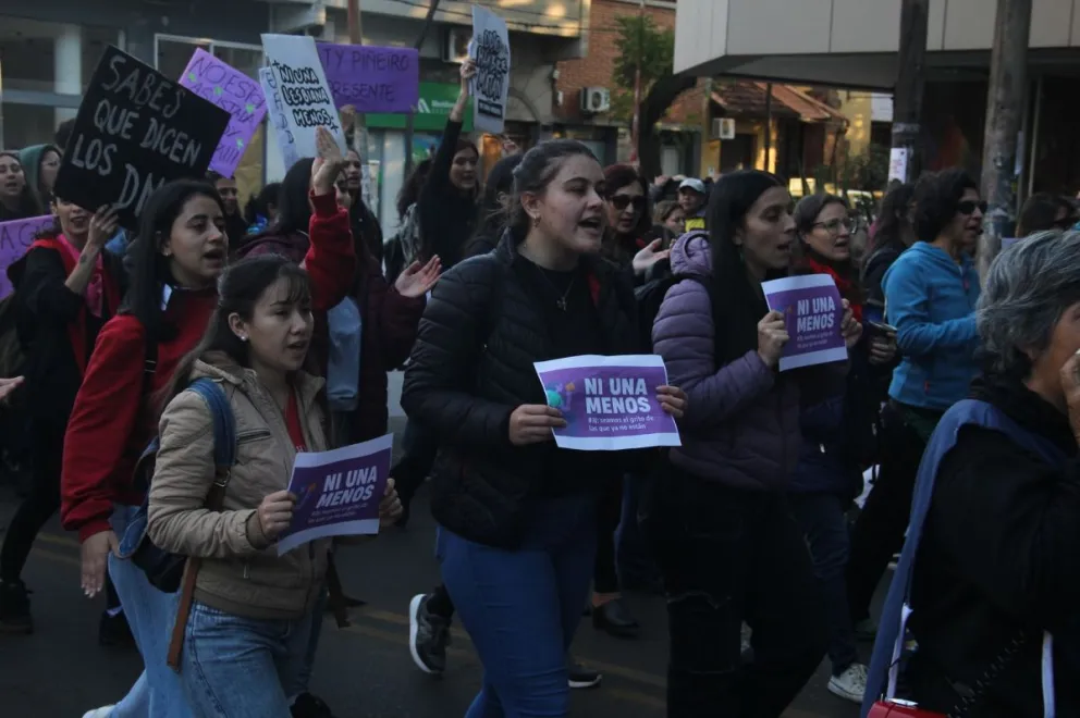 Cientos de personas marcharon en contra de la violencia de género | El ...