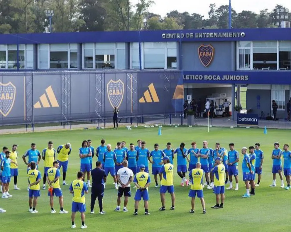 Riquelme se reunió de imprevisto con los jugadores de Boca en Ezeiza | El  Territorio