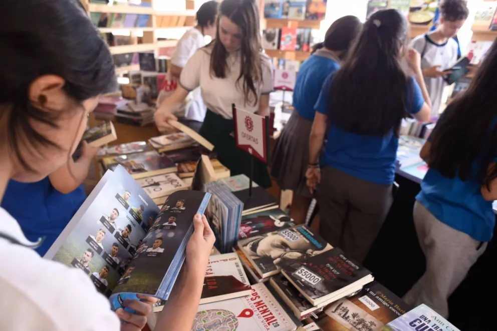 La Feria del Libro "Cultura en Letras" se desarrolla hasta el domingo en el cuarto tramo de la Costanera. Fotos Marcelo Rodríguez 