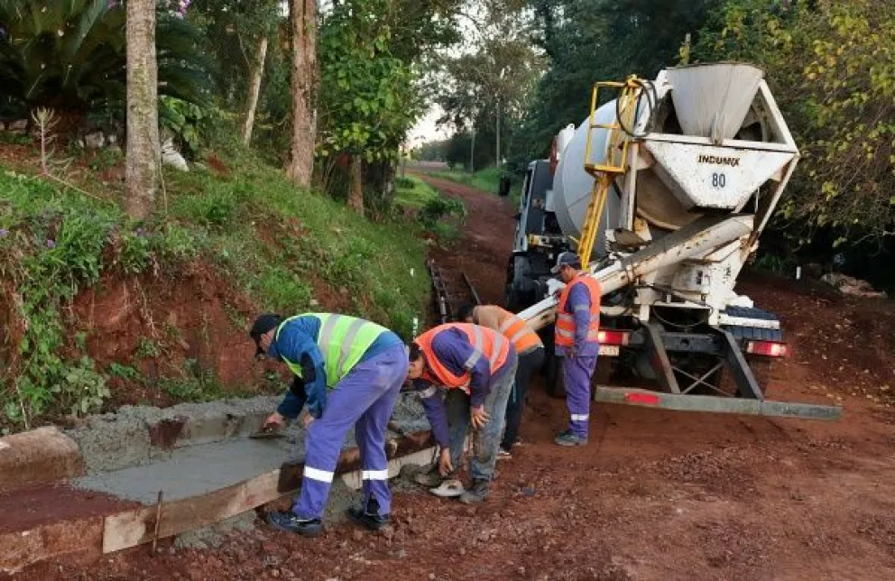 Lentamente comenzaron a reanudarse las obras paralizadas en los municipios. //Foto: Luciano Ferreyra.