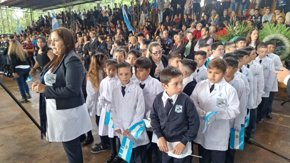 Acto oficial por el Día de la Bandera se trasladó al polideportivo de ...