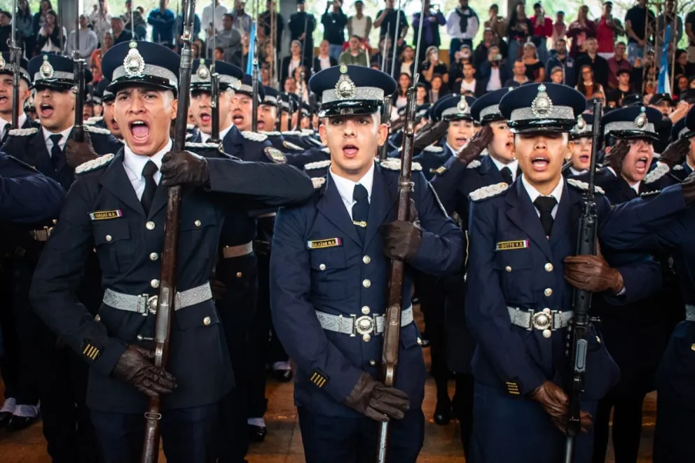 Cadetes de la Universidad de las Fuerzas de Seguridad juraron lealtad a ...