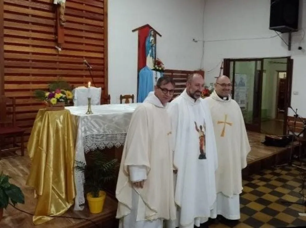 Padres Marcelo, Marcos y Fabián, hermanos sacerdotes en la fiesta patronal de San Juan. //Fotos: Esteban González.