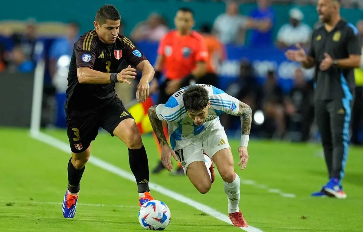 Copa América. Argentina derrotó 2-0 a Perú. Garnacho tuvo una actuación discreta