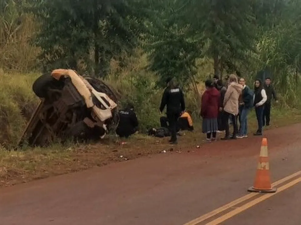 Peritos de la Policía intervinieron en la escena del siniestro. //Foto: Policía de Misiones.