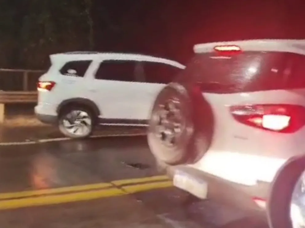 Las maniobras de sobrepaso genera enojo en los automovilistas. //Foto: captura de video.