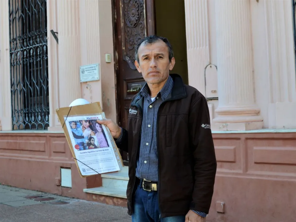 Pablo continúa peregrinando en busca de su hija candela. //Foto: Marcos Isaac