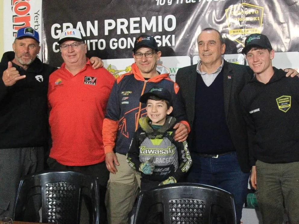 Los protagonistas durante la presentación. //Foto: 