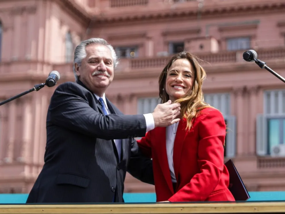 Alberto Fernández -investigado por la Justicia- junto a Tolosa Paz, cuando ambos eran gobierno. //Foto: Facebook.