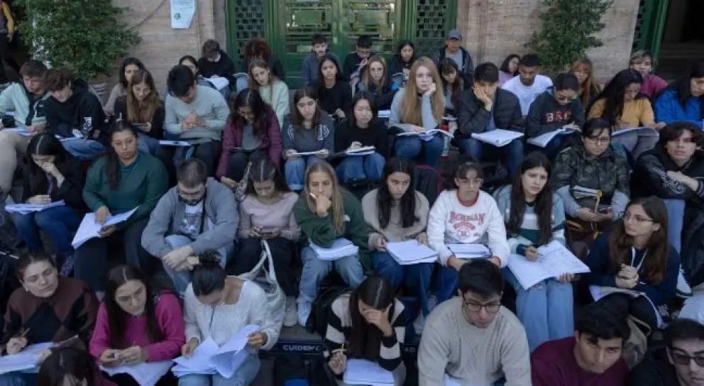 Los docentes de las universidades públicas realizan un paro por 48 ...