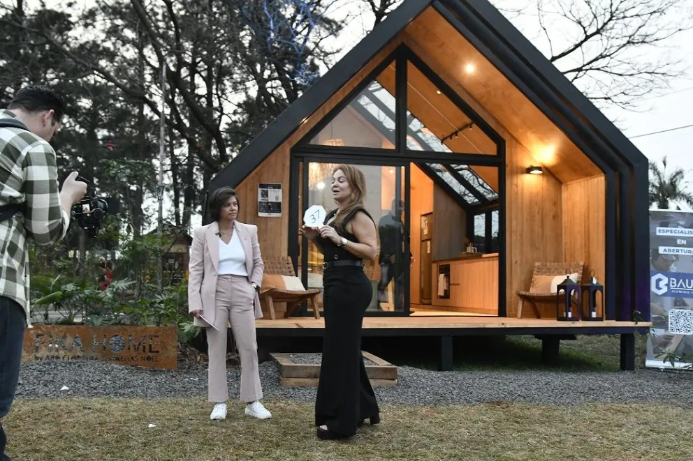 UNE Espacio Abierto con epicentro en la sede del centenario diario El Territorio. //Foto: Guadalupe de Sousa