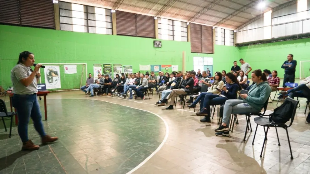 Se abordaron temas relacionados a cobertura fértil todo el año, cosecha y renovación de yerbales y sistematización de caminos y chacras.
